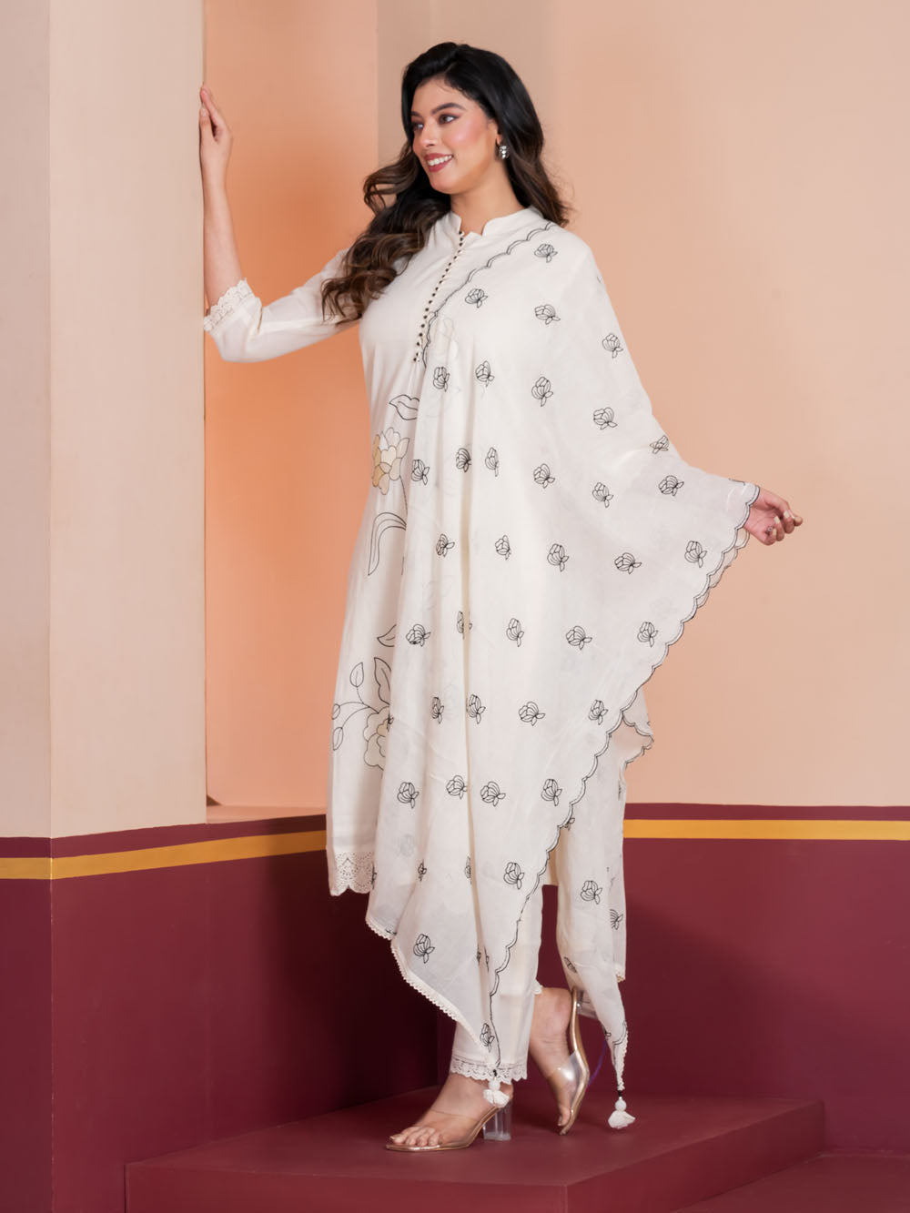 MALKORA NOIR OUTLINE EMBROIDERED SUIT SET